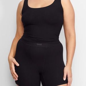 SKIMS Soft Lounge Boxer (small) & Tank Set in Soot (xs)